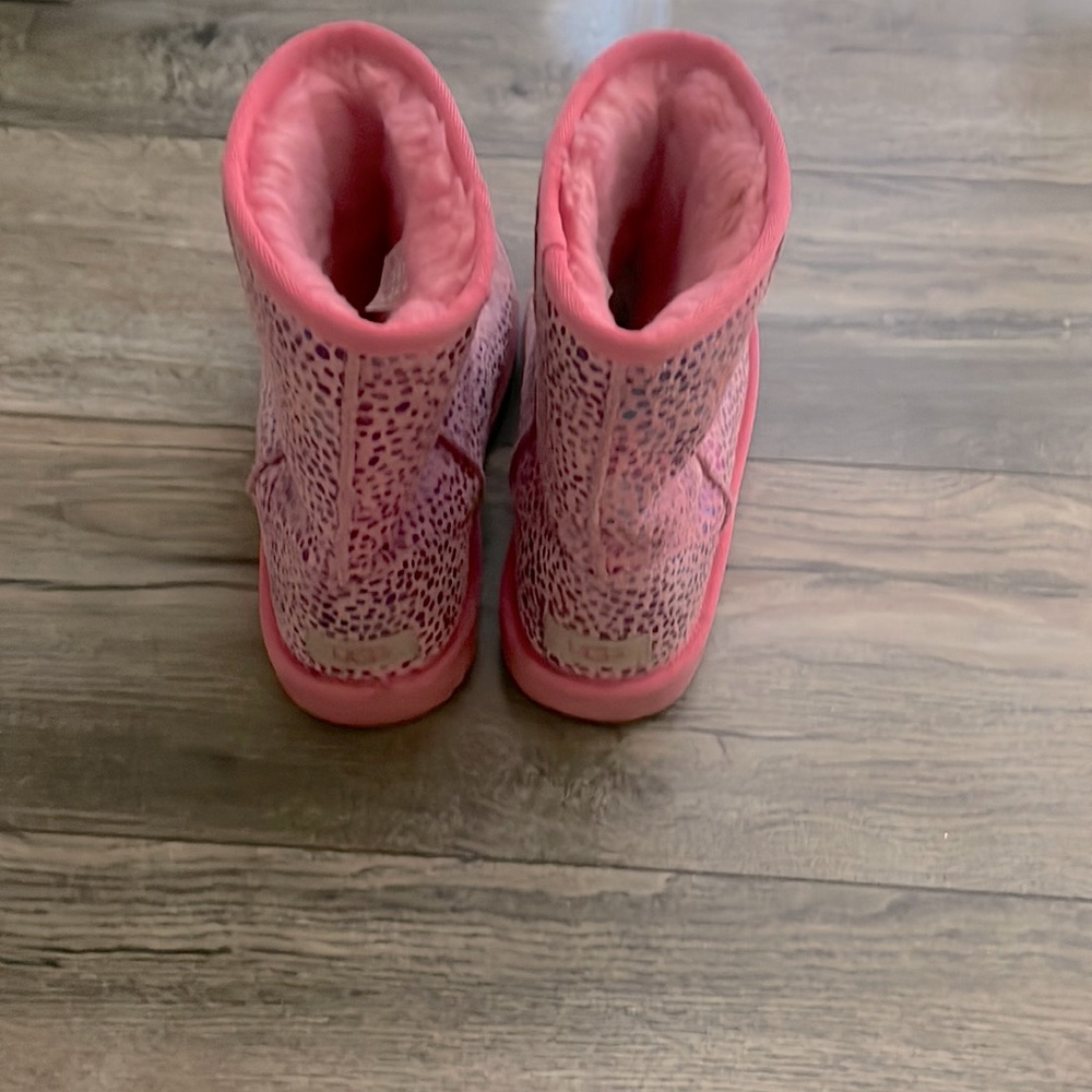 UGG Kid Ready Fall Ready Size 5 Big Kids